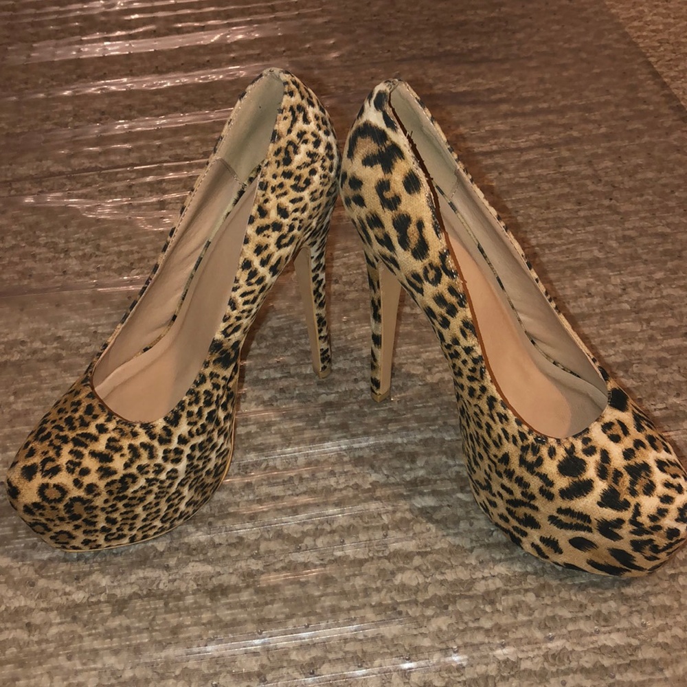 Leopard pumps SOLD